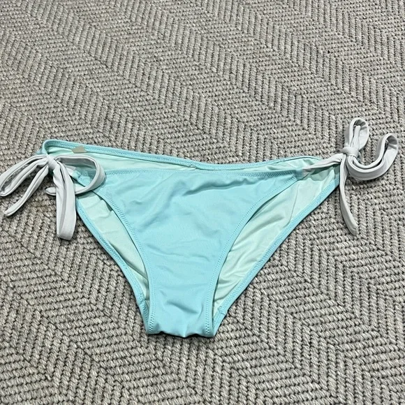 Victoria's Secret Light Aqua Halter Bikini Set - Picture 6 of 7